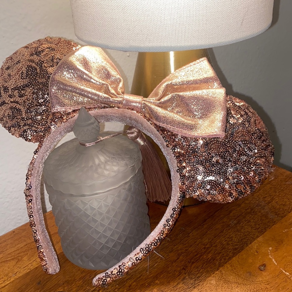 ✨DISCONTINUED 2017 ROSE GOLD DISNEYLAND MINNIE MOUSE EARS!!!✨